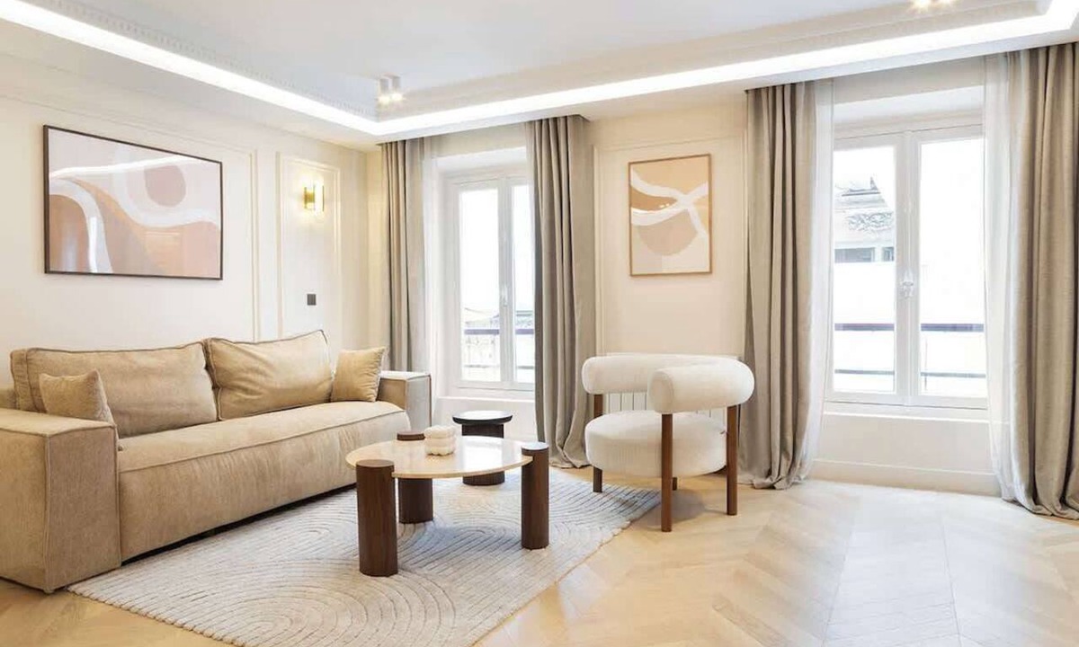 Gaillon Apartment | A Splendid 2-BR/2BA with Services in Opéra
