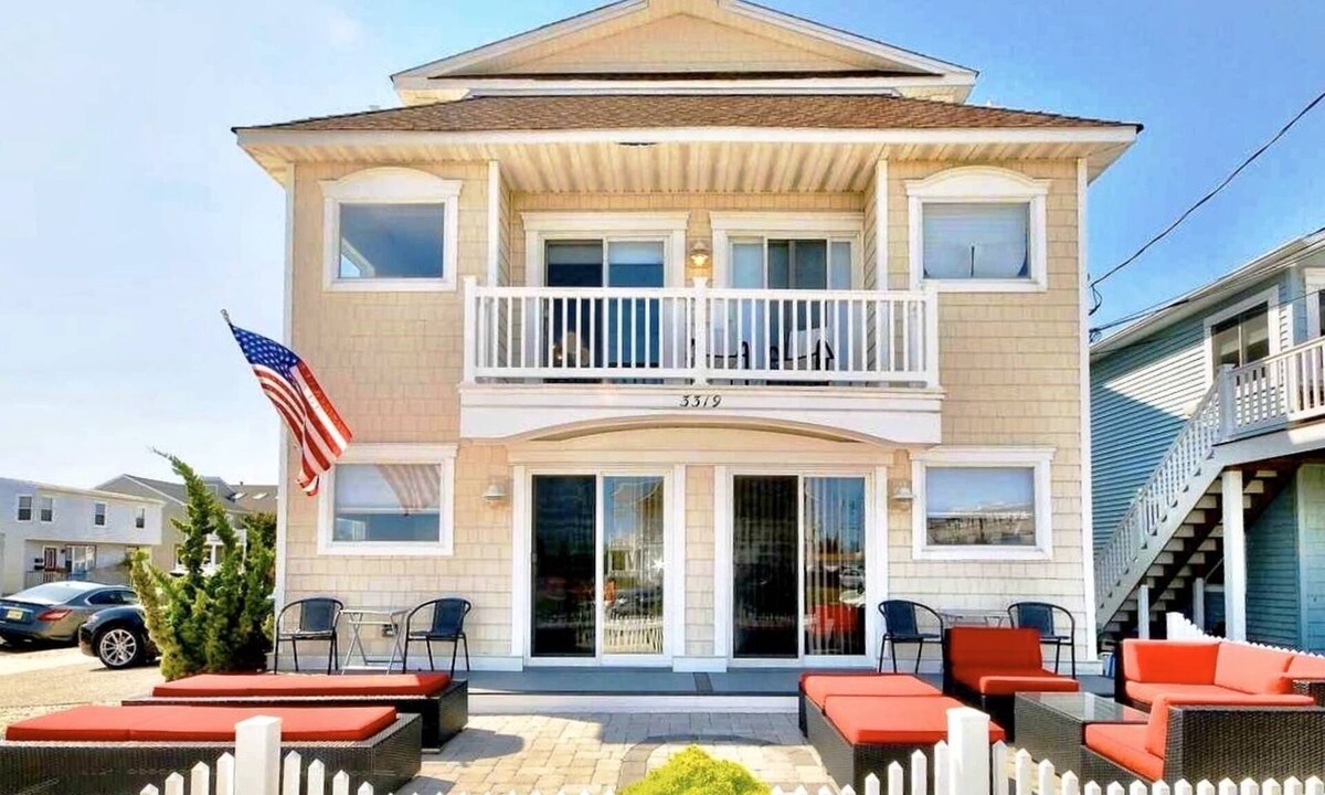 Brigantine Condo | ⭐️A Stones Throw 2 Beach & AC, Fireplace+ Outdoor Lounge great 4 small Families!