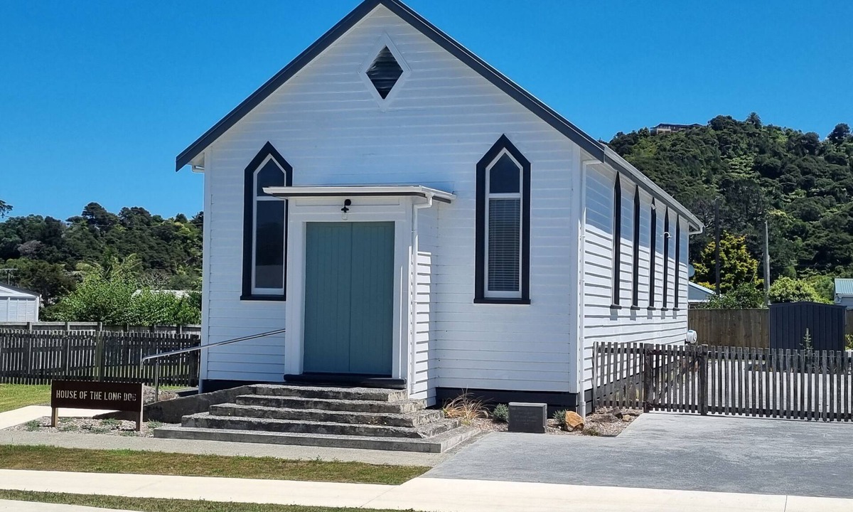 Coromandel House | A stunningly restored Church-3 bedrooms/2.5 bathrooms-Spacious/Internet/Smart TV