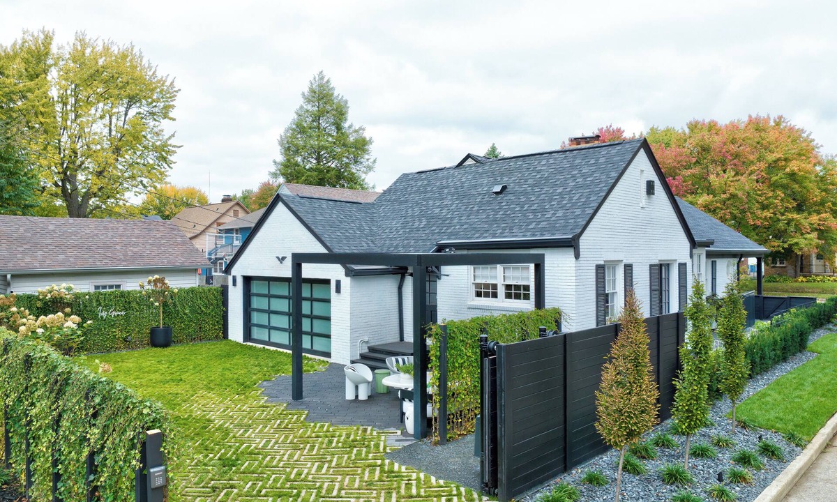 Indianapolis House | A stylish and charming retreat in a beautiful 1924 Bungalow in the heart of the beautiful Butler-Tarkington neighborhood - Pet Friendly.