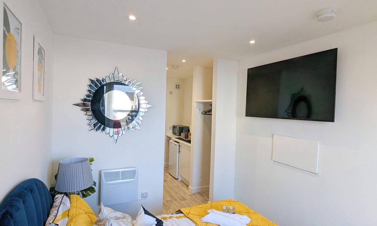 Denny Apartment | A stylish modern studio stay near attractions with comfy room and vibrant design