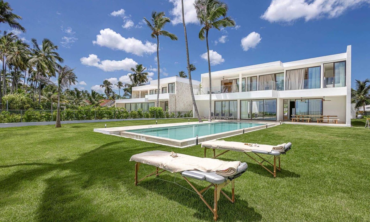 Las Terrenas Villa | A Tale of Luxury, Serenity, and Beachfront Bliss