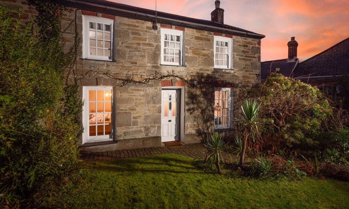St. Agnes Cottage | A traditional Cornish cottage quietly tucked away for a peaceful escape.