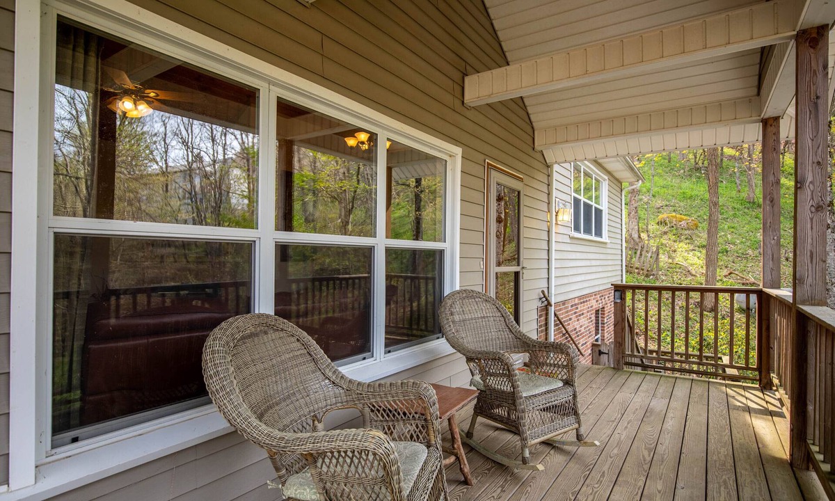 Blowing Rock House | A Treetop Escape: All Nights $199! App Ski Mtn home with spacious decks!