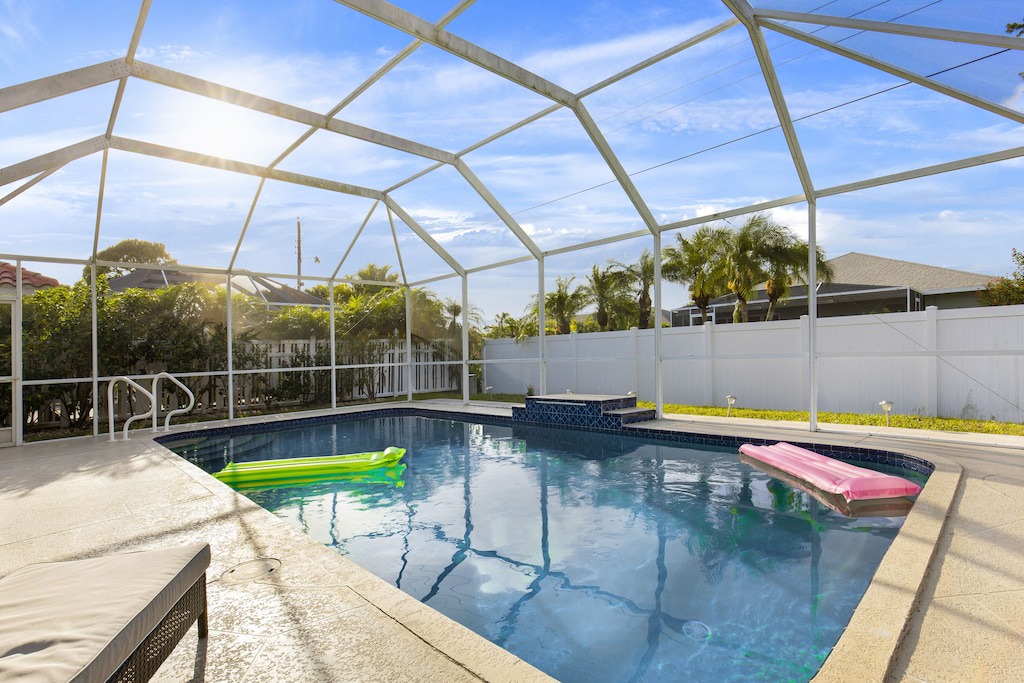 Naples Park House | A walk to the Beach!