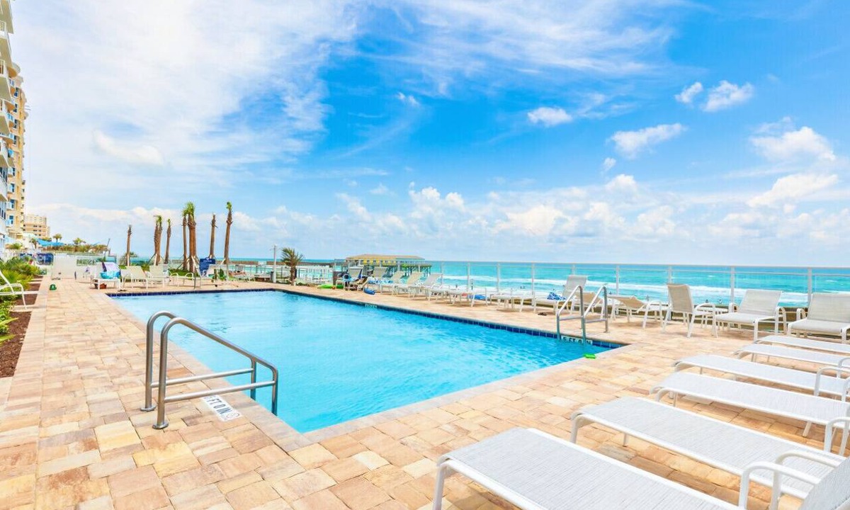 Ocean View Halifax Estates Condo | A Wave From It All Oceanfront Pool