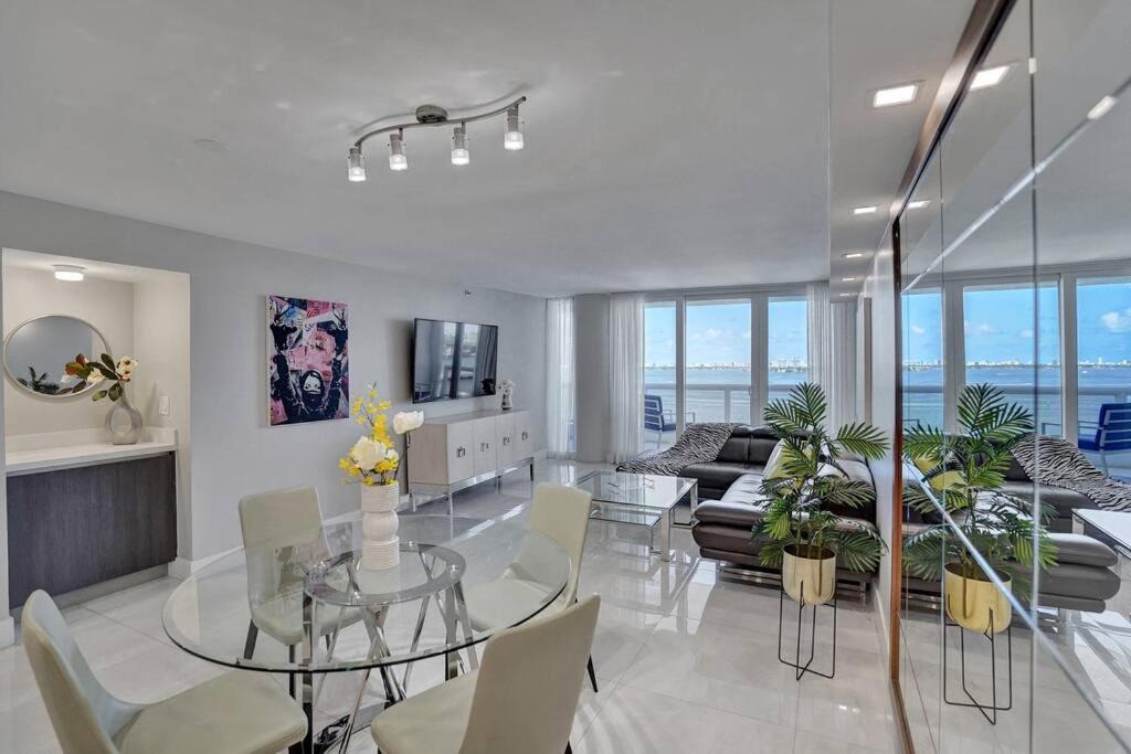 Downtown Miami Apartment | A Wave From It All! Direct water views!