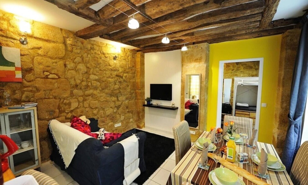 3rd Arrondissement Apartment | A0 Serenity