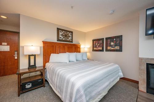 Thayerville Apartment | A123 Studio Lake View