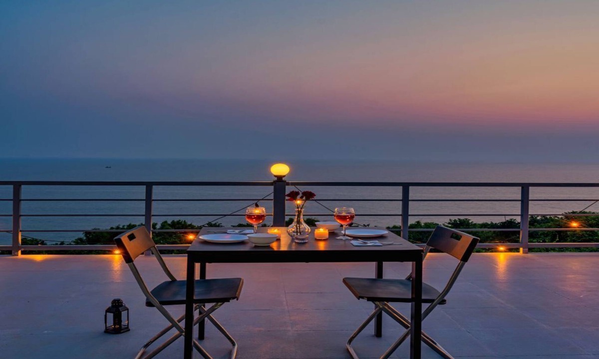 Kunkeshwar Hotel | Aalayah Stays