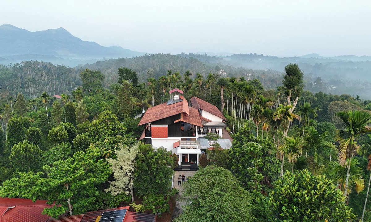 Muttil South Villa | Aambalvilla