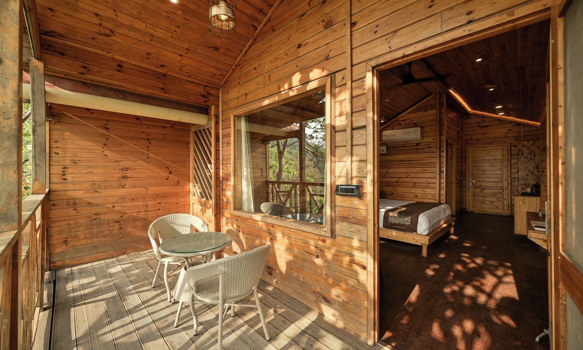 Lansdowne Hostel | Aavaas Hill Resort