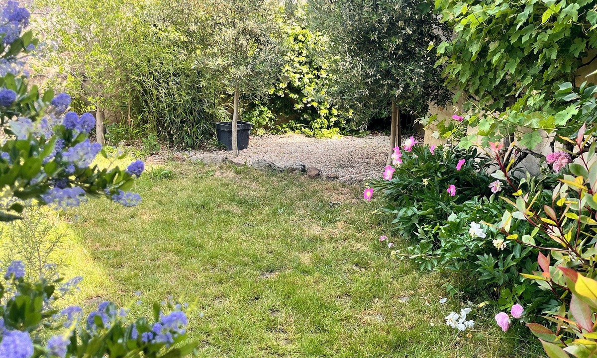 Fontevraud-l'Abbaye House | Abbaye Cottage Charming House in the Heart of Fontevraud-Private Garden-Jacuzzi