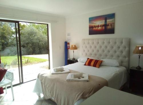Eikenbosch House | ABC ACCOMMODATION BELLVILLE CAPE TOWN 25 VAN NIEKERK STREET OAKDALE BELLVILLe