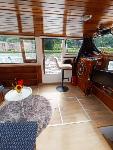 Leffe Boat Rental | Abdll