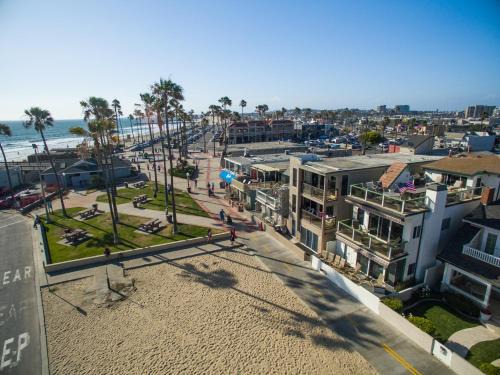 West Newport Apartment | Abigail - Beachfront