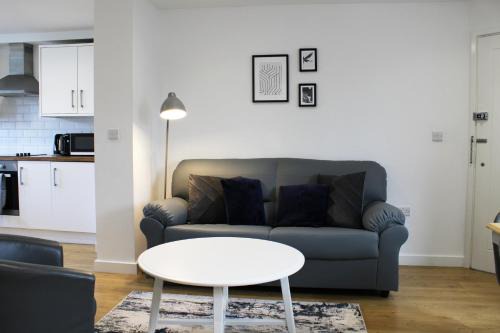 Abingdon Apartment | Abingdon - Private Flat with Garden & Parking 01