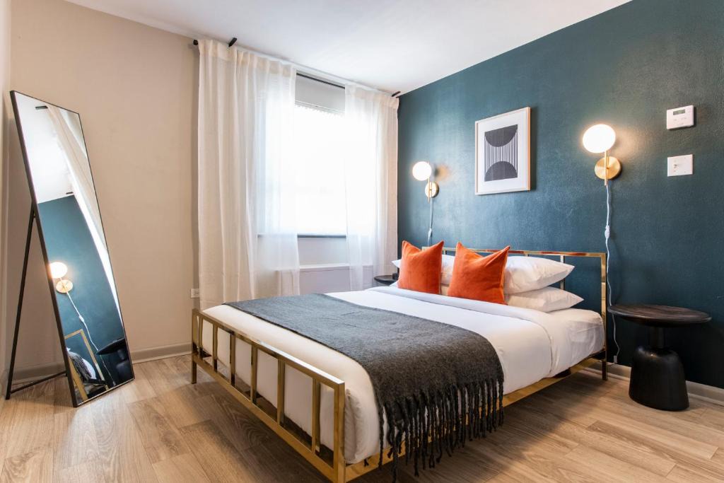 Downtown Louisville Apartment | Abode Downtown Louisville - 4th St Live