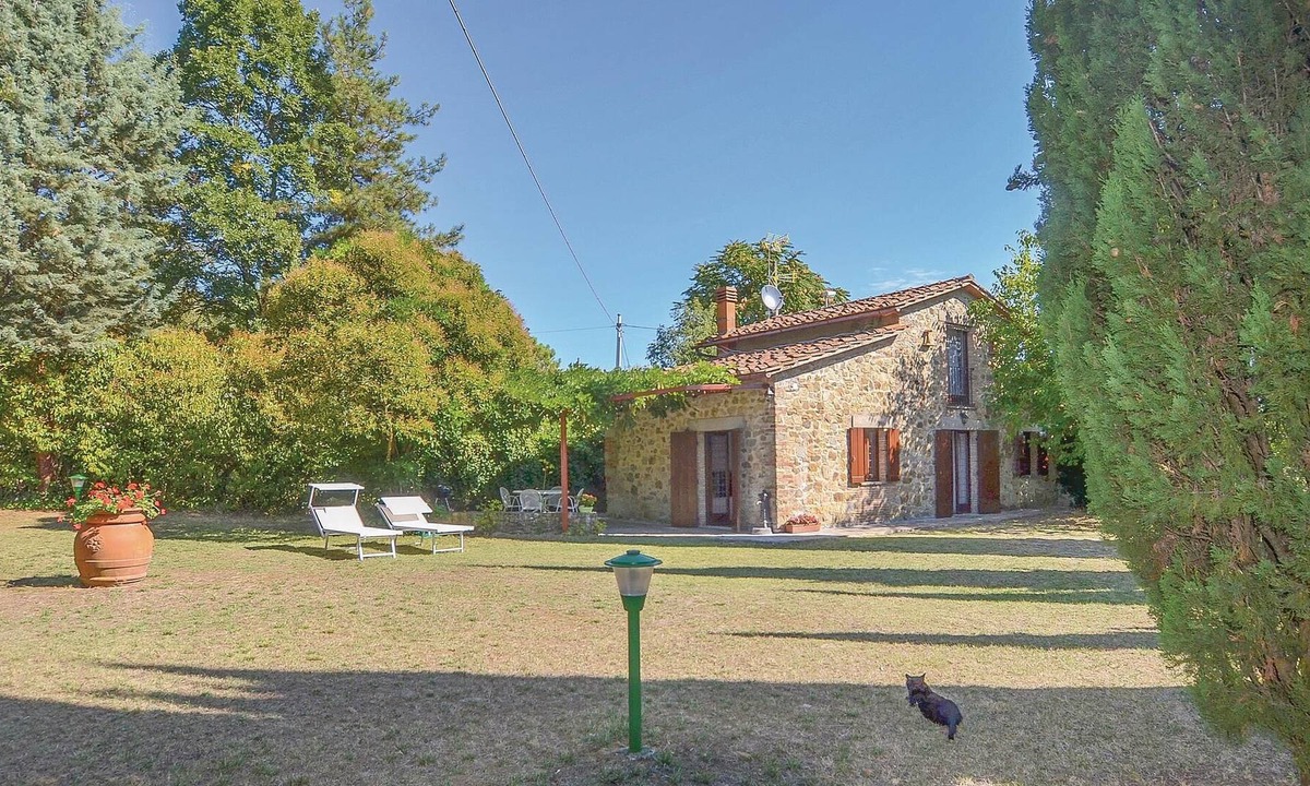 Capolona House | About 5 km above Capolona lies this friendly cottage on the edge of a small borgo.