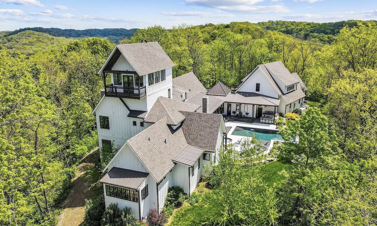 Franklin House | Above Nashville Eagle's View | Pool & Spa I Sauna I Luxury Services