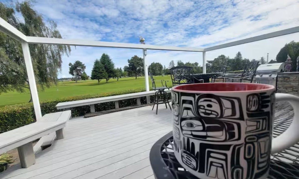 Sequim House | Abram’s Golf Course Retreat w/Hot Tub & Firepit