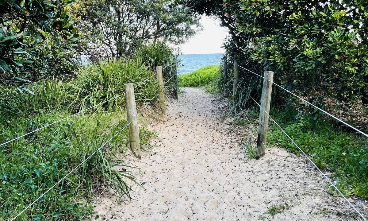 Diamond Beach House | Absolute beachfront holiday home with private heated pool