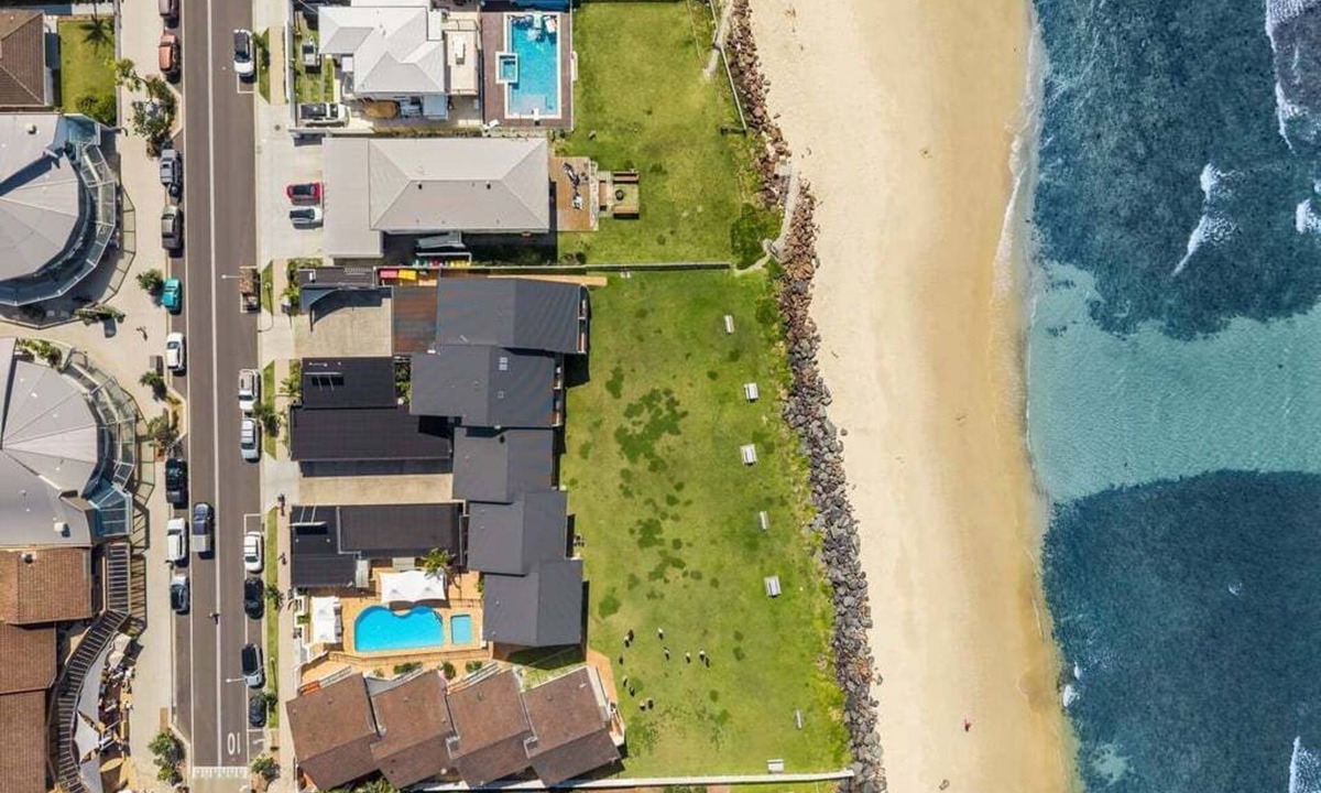 North Creek Apartment | Absolute Beachfront Apartments 2B