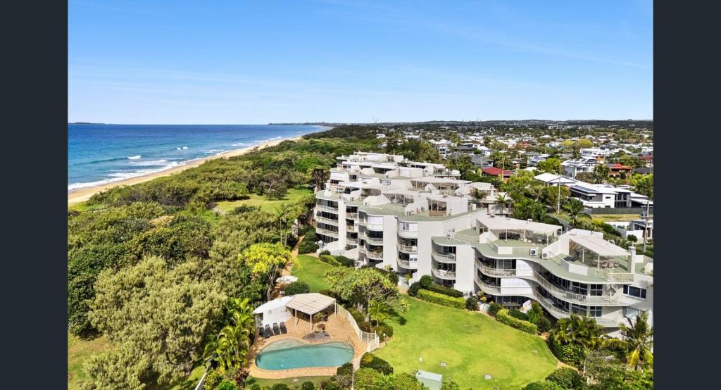 Buddina Apartment | Absolute Beachfront Apartment, Kawana Beach Escape