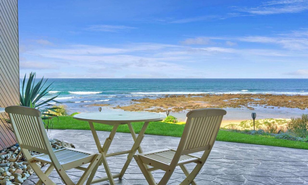 Blue Bay Apartment | Absolute Beachfront Escape | Blue Bay|Nova Escapes