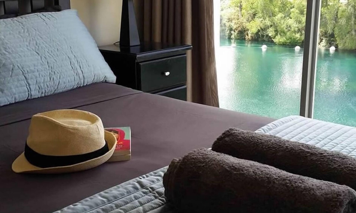 Nukuhau Apartment | Absolute waterfront apartment. Stunning river views. Swimming pool and kayaks.
