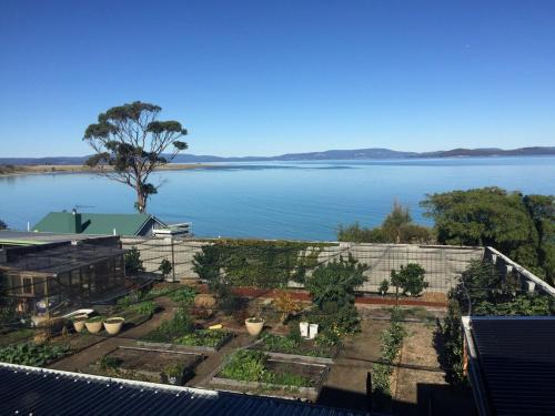 Connellys Marsh Apartment | Absolute waterfront with a secret garden