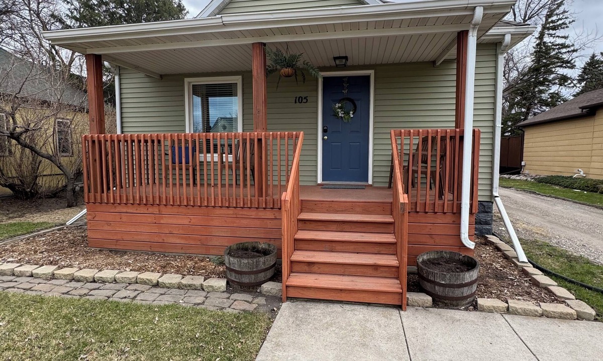 Dilworth House | ABSOLUTELY DARLING! The open concept makes it an enjoyable area to relax in.