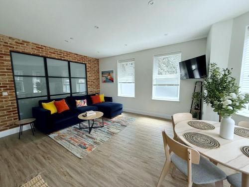 Boscombe Apartment | Abstract Escape