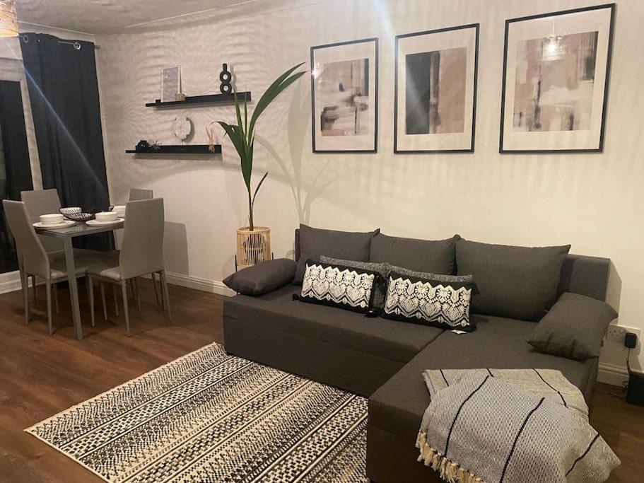 Dunstable Apartment | Acacia Villa