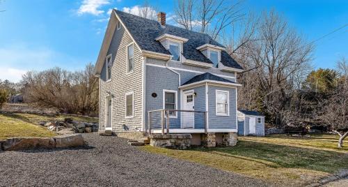 Hall Quarry House | Acadia Mtn ViewUpdated 1880s Home Pets Fire Pit