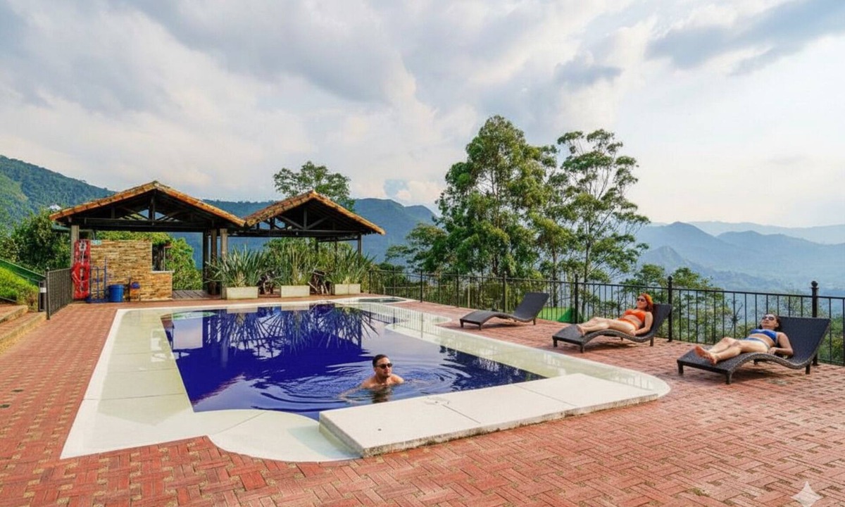 La Vega Hotel | ACAIMA CAFE