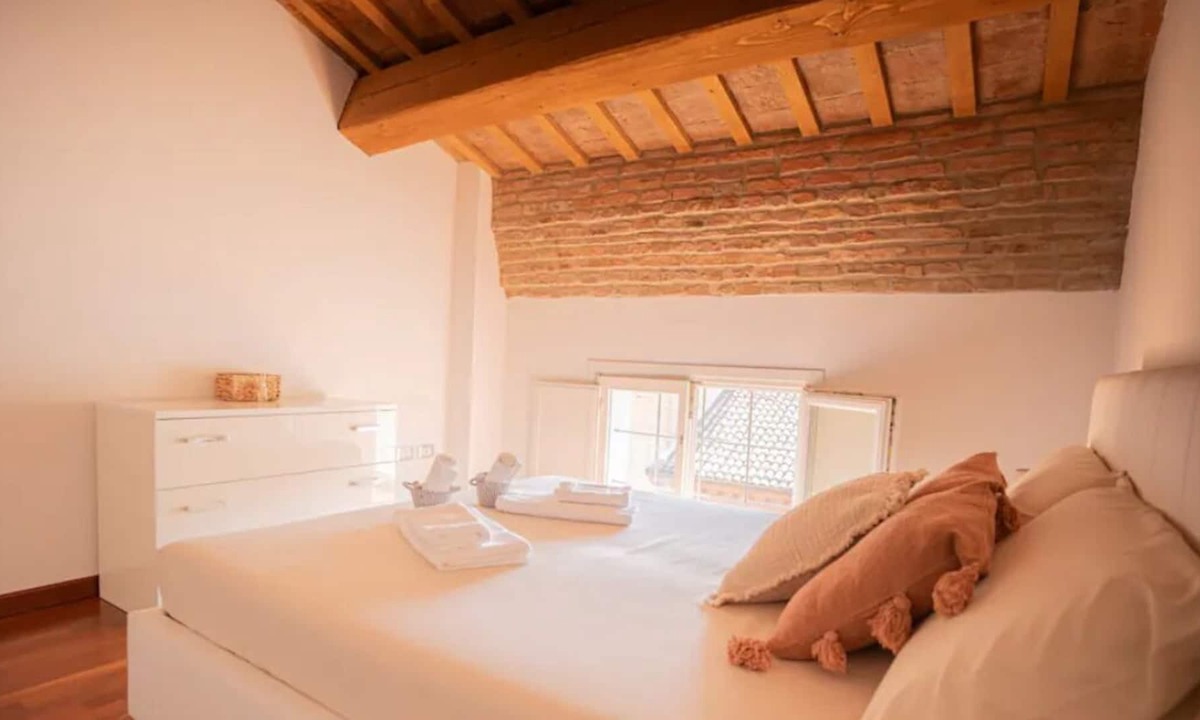 Ferrara Historic Centre Apartment | Access for guest