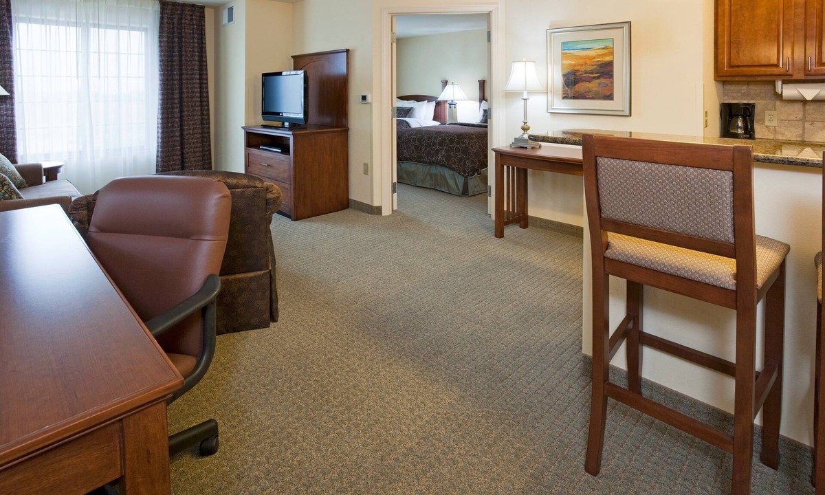 Oconomowoc Apartment | Accessible 1-BR Suite w/Two Double Beds