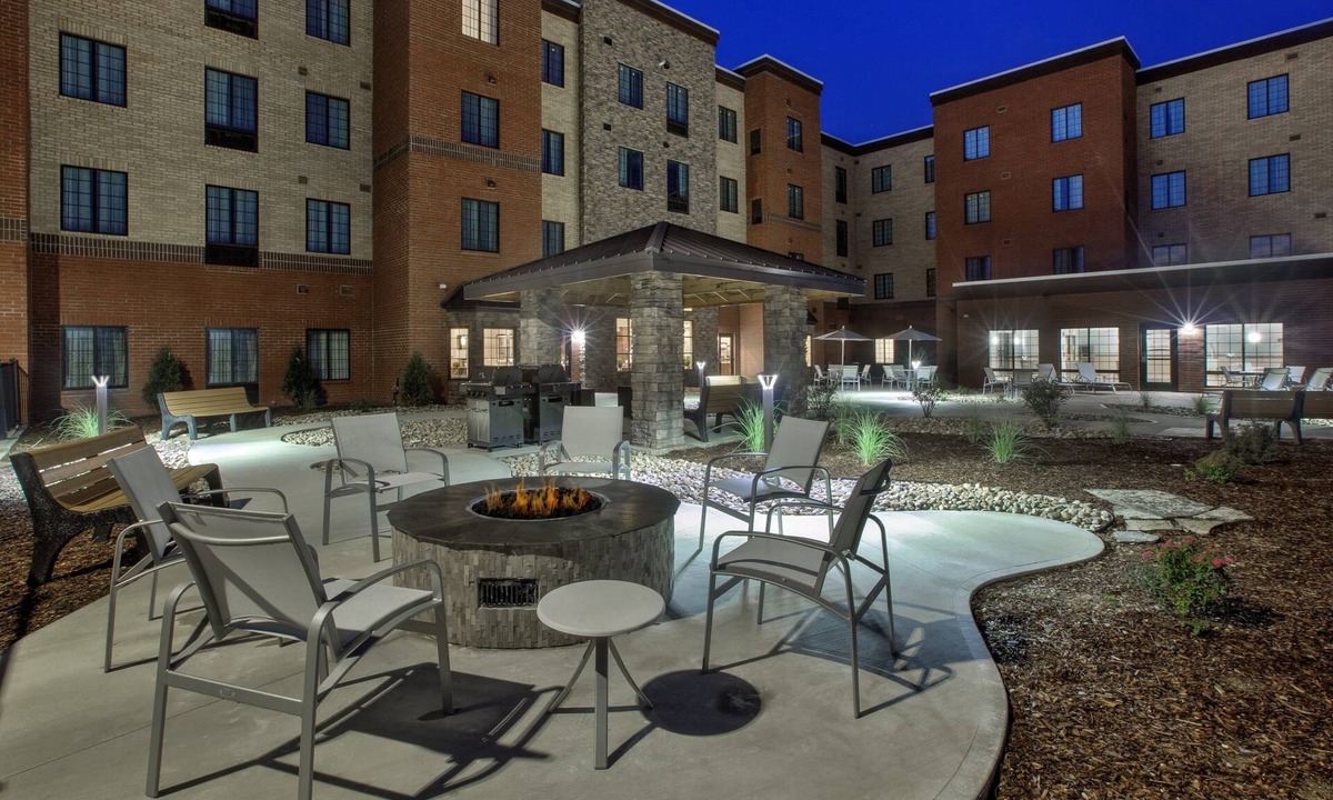 Benton Harbor Apartment | Accessible 2BR Suite w/Dining Area & Breakfast