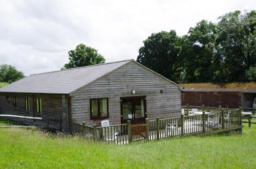 Mayfield House | Accessible 4-Bed Barn Sleeps 8 - Farm Stay