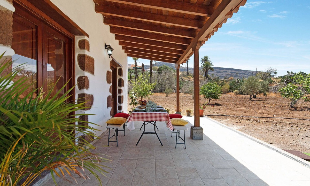 Santa Lucia House | Accessible Holiday Home 'El Algarrobero' with Mountain Views and Private Pool