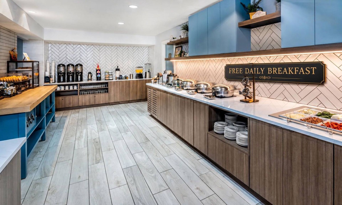 Glendale Apartment | Accessible King Suite w/Tub | Daily Breakfast!