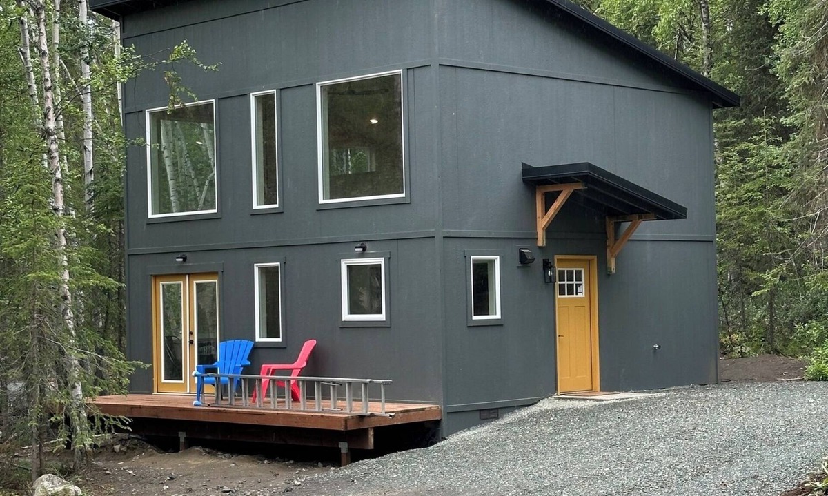 Chugiak Ski Chalet | Accessible luxury chalet retreat for six in the serene Eklutna Valley