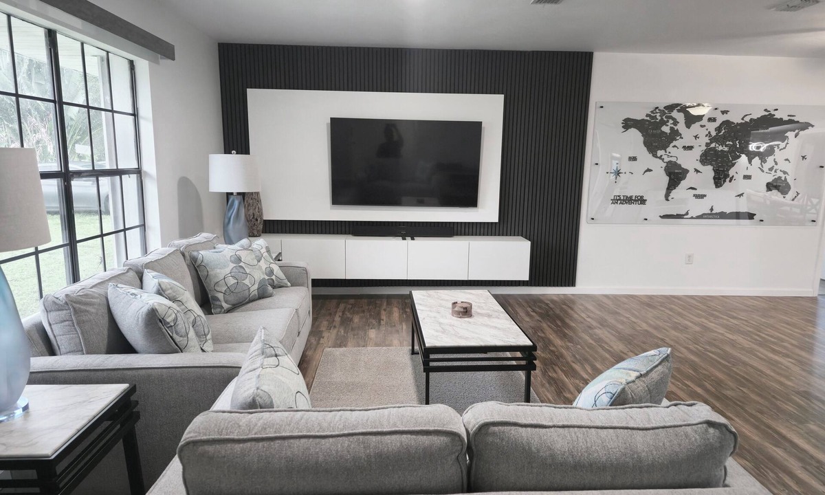 Interchange Square House | Accessible Palm Bay Escape Arcade Coffee Bar Wi-Fi Work Space Roll-in Shower