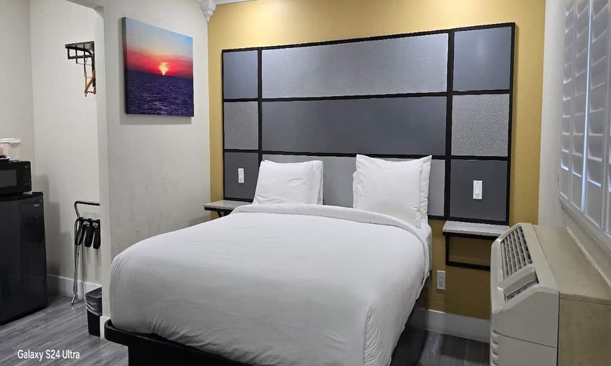 Victorville Apartment | Accessible Queen Bed|Nsmk