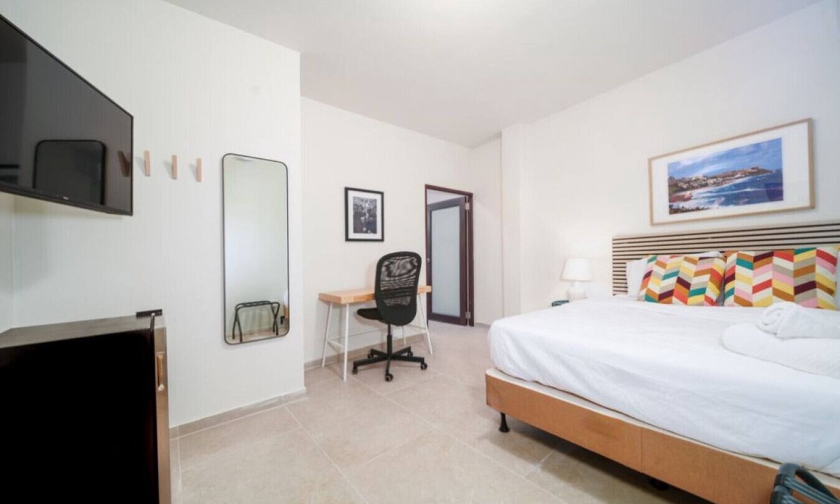 Santurce Hotel | Accessible Suite – Roll-In Shower, Modern Design & Prime San Juan Location