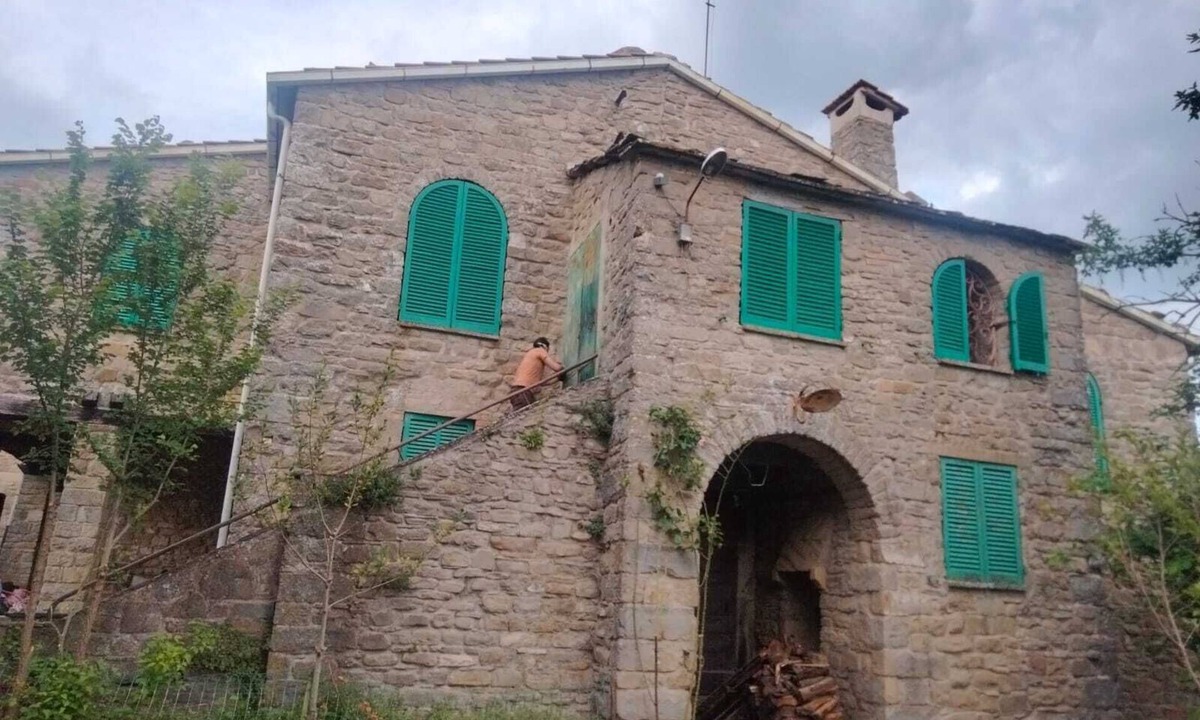 San Giustino Villa | Accogliente Casale Rustico 6 Camere + 5 Bagni Immerso Nelle Colline Umbre