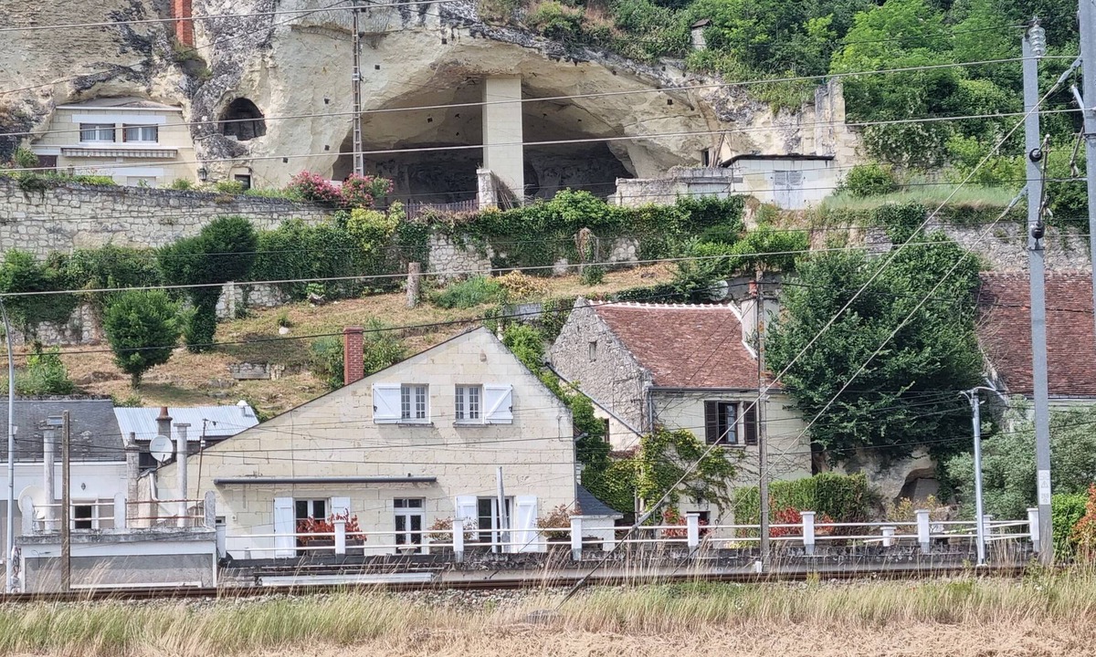 Bourre Apartment | Accommodation for 5 people, with small terrace, pets welcome.