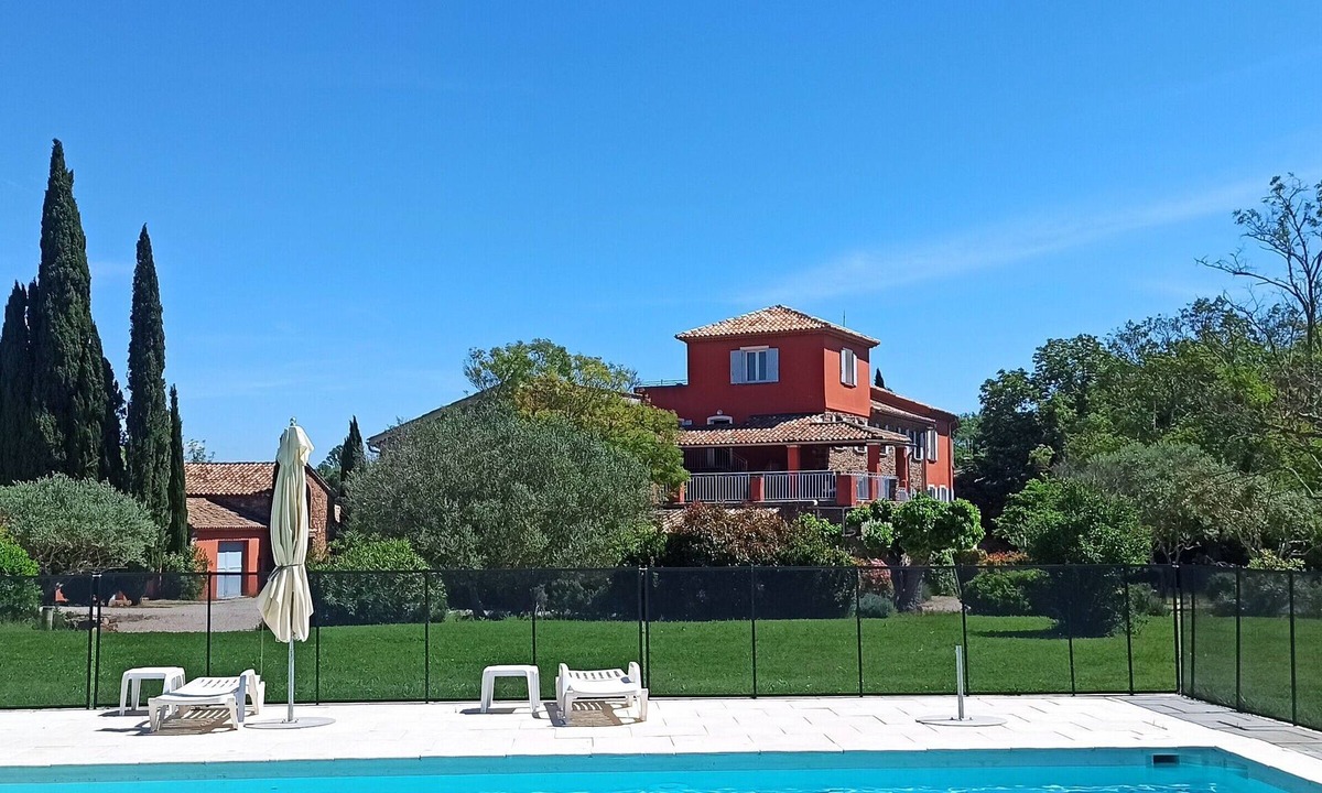 Le Cannet-des-Maures Apartment | Accommodation in a Bastide with a beautiful swimming pool and a large terrace