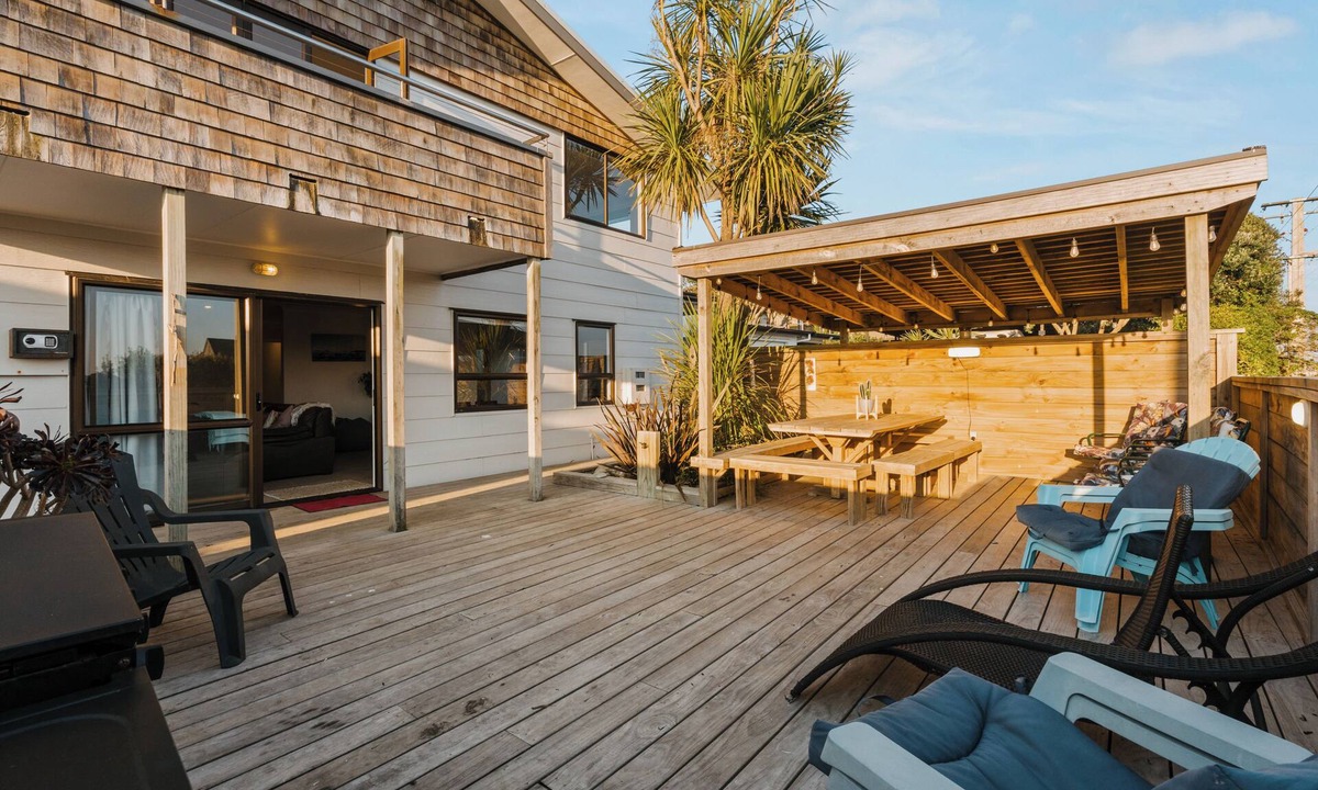 Pukehina Apartment | ACCOMMODATE 19 - OCEAN FRONT.